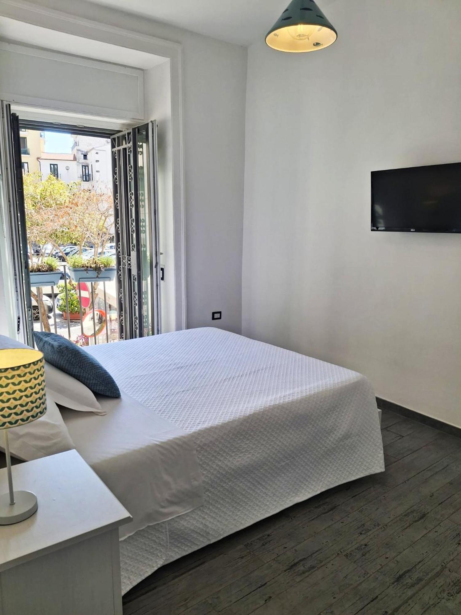 Inn Alta Marea Salerno Bagian luar foto